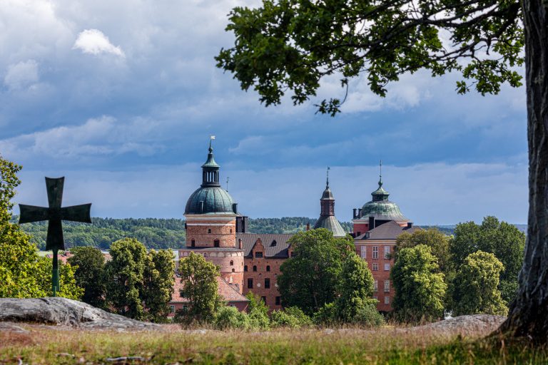 Strängnäs - Gripsholm från Hjorhagen - vår