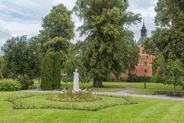 Strängnäs-Statyn Hebe Gripsholms slott-vår